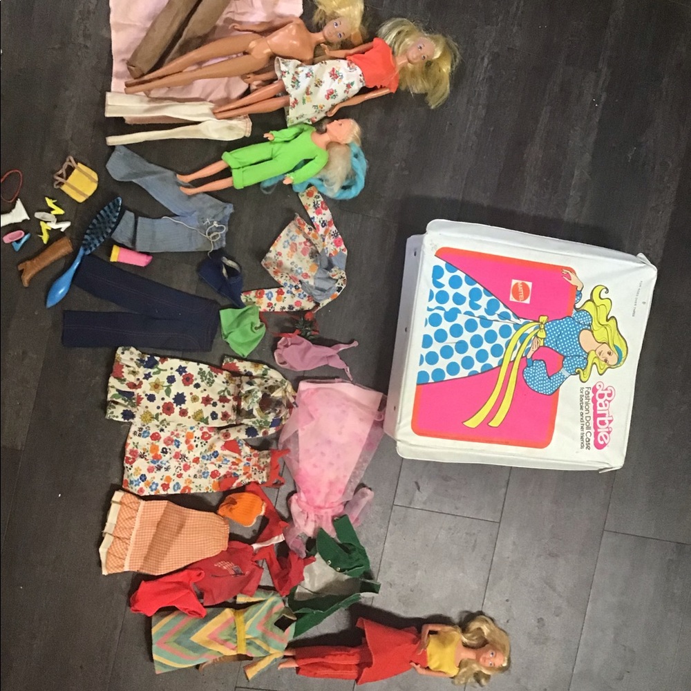 Vtg 1960’s 70’s barbies clothes case dolls
